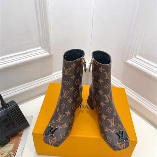 High Quality Luxury Louis Vuitton New V-Shaped Chunky Heel Ankle Boots – Style 50467 alternate view
