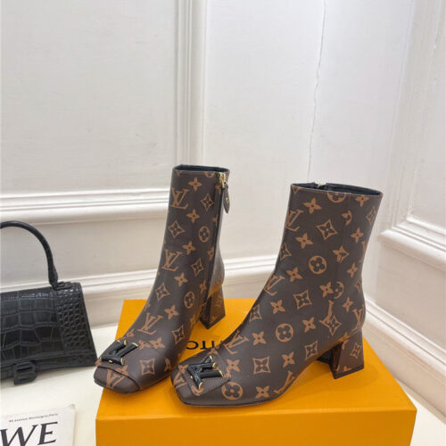 High Quality Luxury Louis Vuitton New V-Shaped Chunky Heel Ankle Boots – Style 50467
