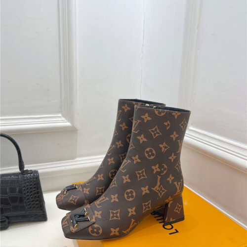 High Quality Luxury Louis Vuitton New V-Shaped Chunky Heel Ankle Boots – Style 50467 product detail