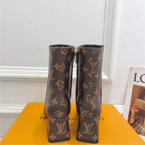 High Quality Luxury Louis Vuitton New V-Shaped Chunky Heel Ankle Boots – Style 50467 product detail