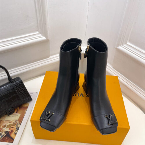 High Quality Luxury Louis Vuitton New V-Shaped Chunky Heel Ankle Boots alternate view