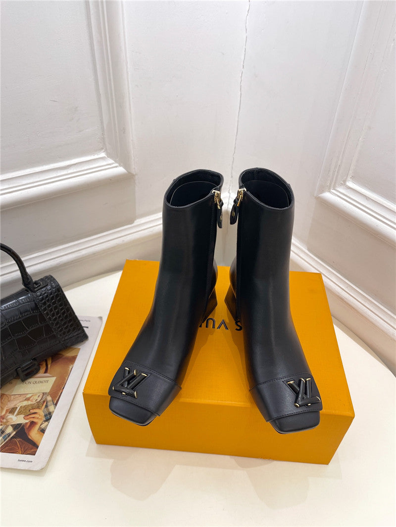 High Quality Luxury Louis Vuitton New V-Shaped Chunky Heel Ankle Boots product detail