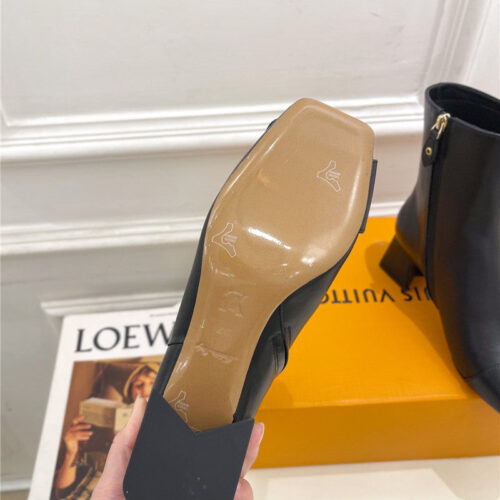 High Quality Luxury Louis Vuitton New V-Shaped Chunky Heel Ankle Boots product detail