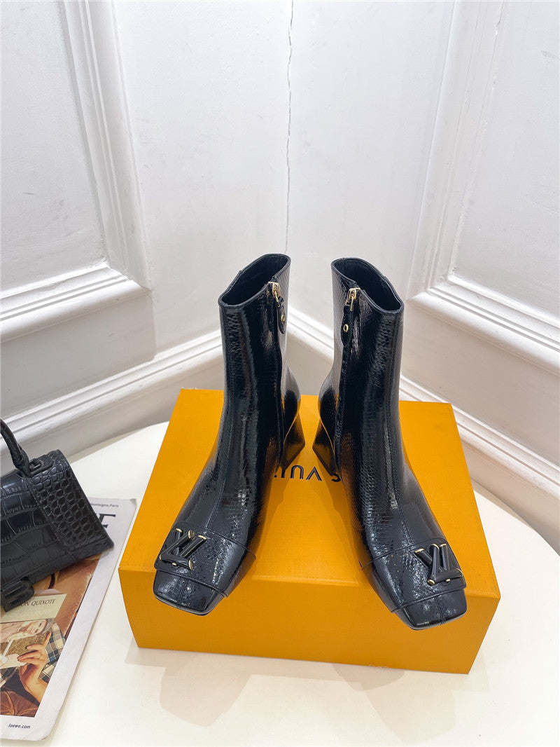 High Quality Luxury Louis Vuitton New V-Shaped Chunky Heel Ankle Boots – Style 81539 product detail