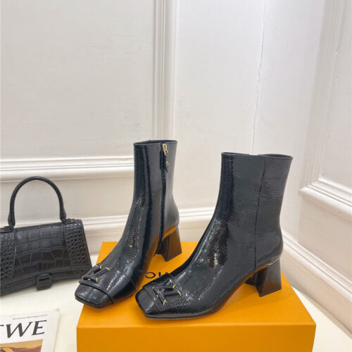 High Quality Luxury Louis Vuitton New V-Shaped Chunky Heel Ankle Boots – Style 81539