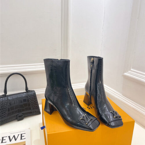 High Quality Luxury Louis Vuitton New V-Shaped Chunky Heel Ankle Boots – Style 81539 product detail