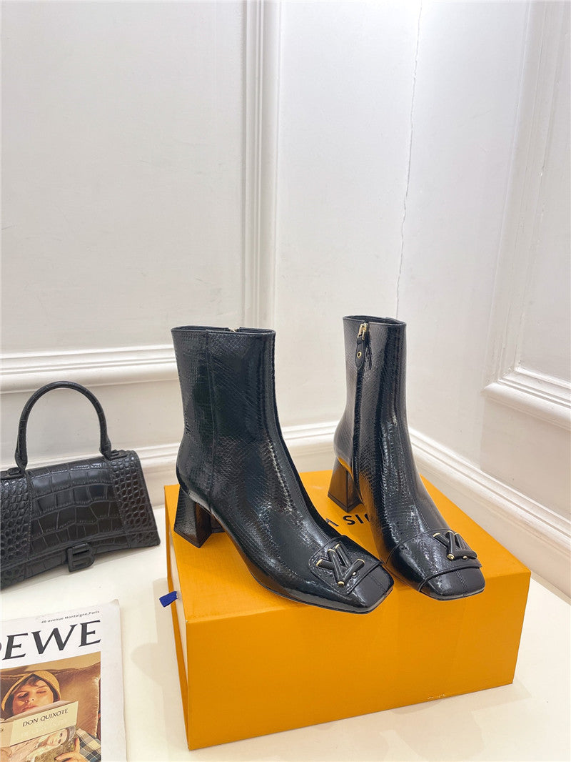 High Quality Luxury Louis Vuitton New V-Shaped Chunky Heel Ankle Boots – Style 81539 product detail