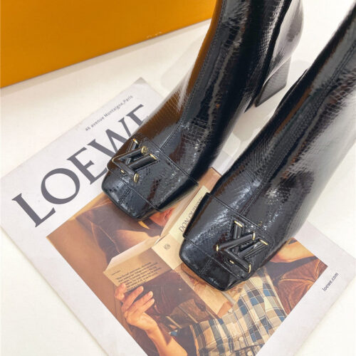 High Quality Luxury Louis Vuitton New V-Shaped Chunky Heel Ankle Boots – Style 81539 product detail