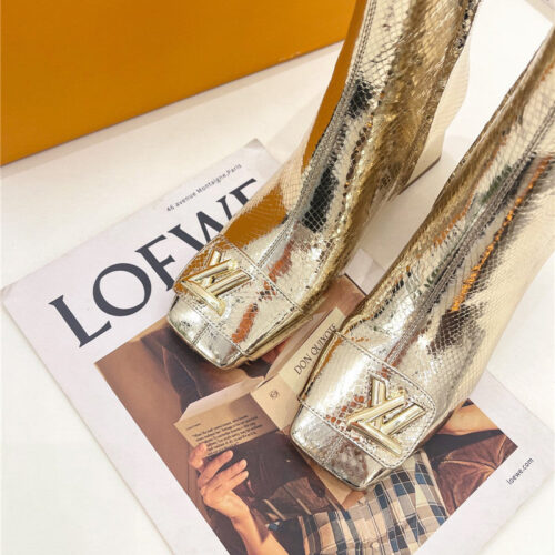 High Quality Luxury Louis Vuitton New V-Shaped Chunky Heel Ankle Boots – Style 07523 product detail