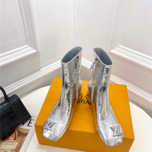 High Quality Luxury Louis Vuitton New V-Shaped Chunky Heel Ankle Boots – Style 26723 alternate view
