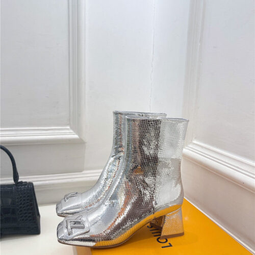 High Quality Luxury Louis Vuitton New V-Shaped Chunky Heel Ankle Boots – Style 26723 product detail