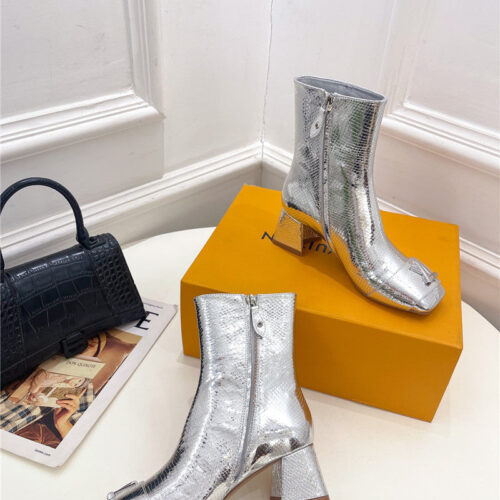 High Quality Luxury Louis Vuitton New V-Shaped Chunky Heel Ankle Boots – Style 26723 product detail