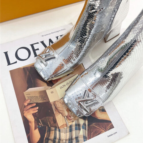 High Quality Luxury Louis Vuitton New V-Shaped Chunky Heel Ankle Boots – Style 26723 product detail