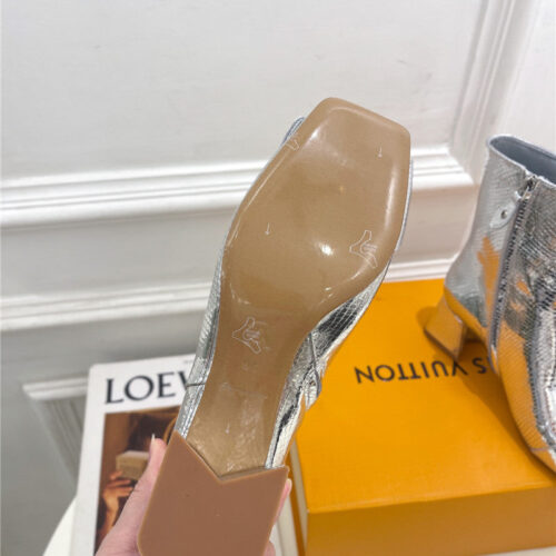 High Quality Luxury Louis Vuitton New V-Shaped Chunky Heel Ankle Boots – Style 26723 product detail