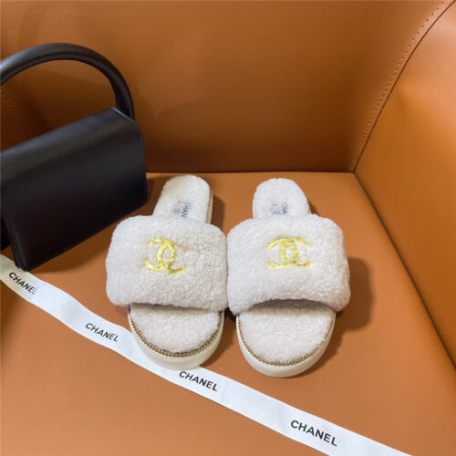 High Quality Luxury Chanel New Fur Slippers product detail