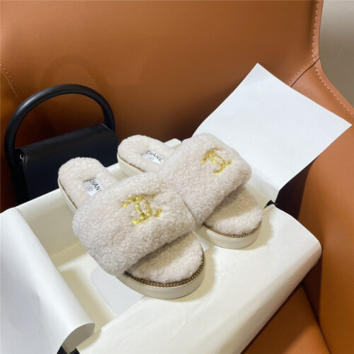 High Quality Luxury Chanel New Fur Slippers alternate view