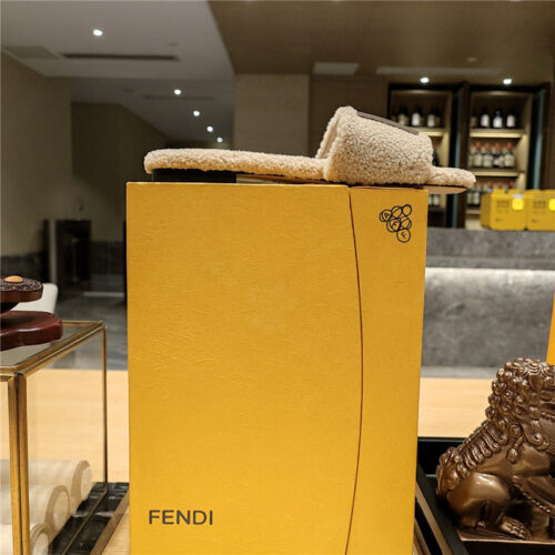 High Quality Luxury Fendi Lamb Wool Series Slippers product detail