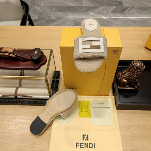 High Quality Luxury Fendi Lamb Wool Series Slippers product detail