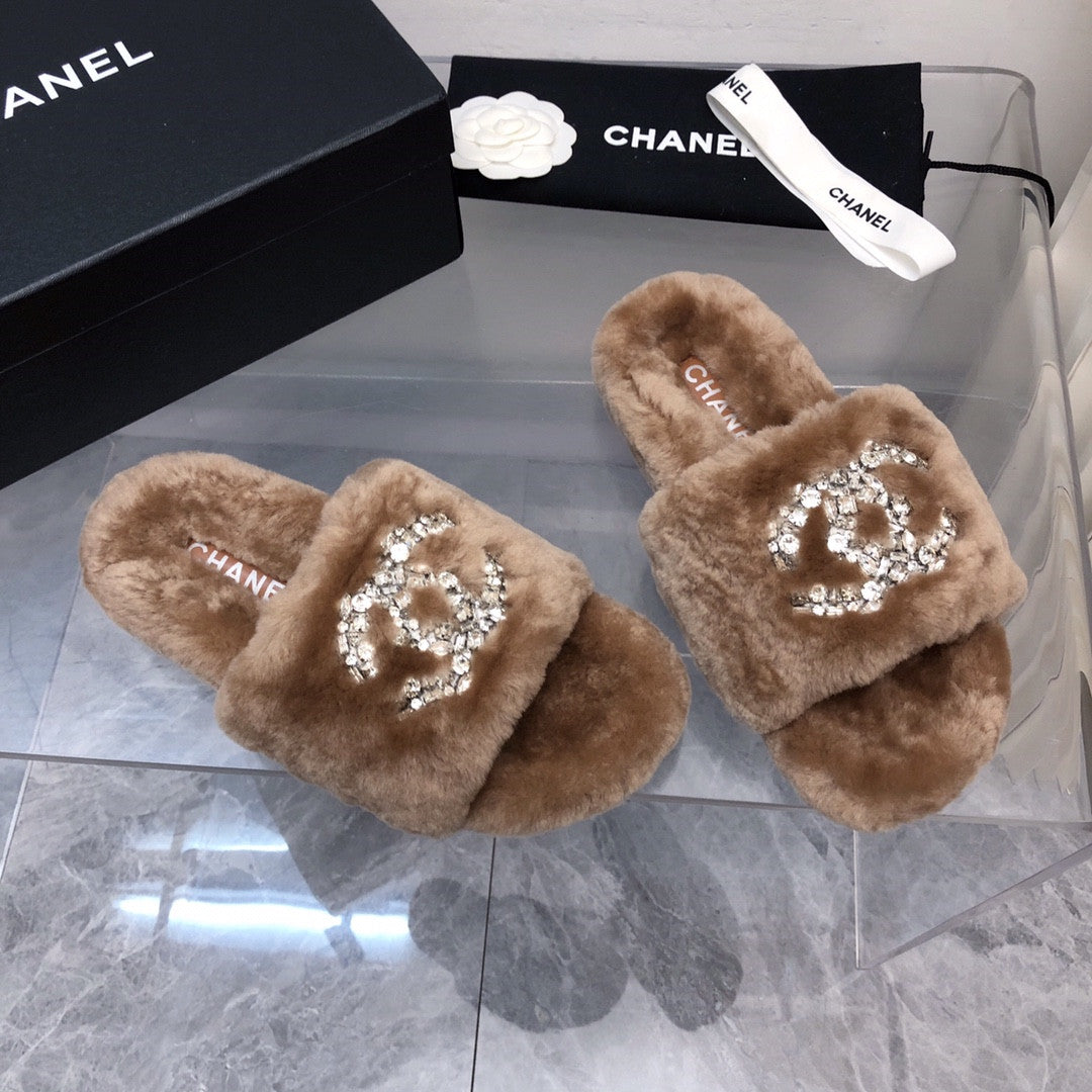 High Quality Luxury Chanel Rhinestone Hair Drag