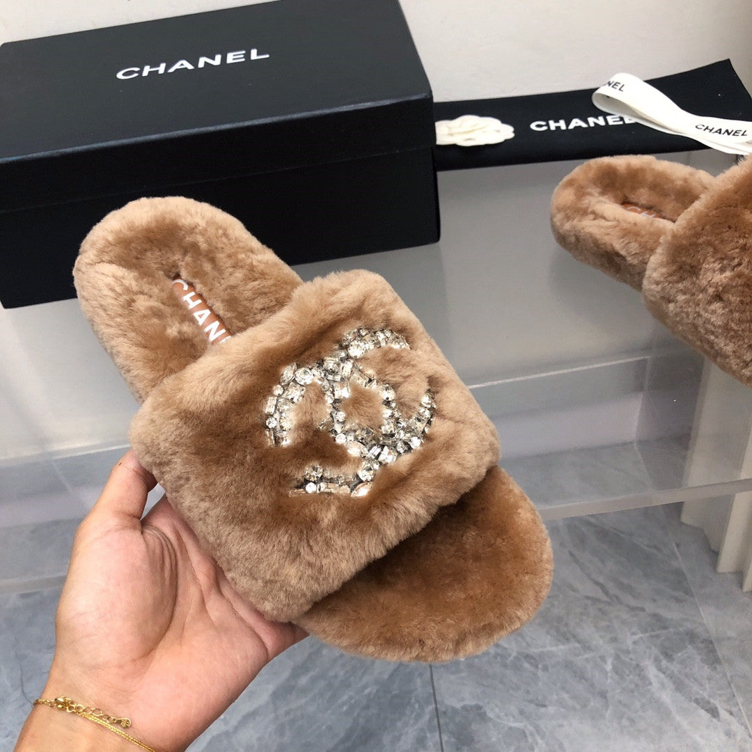 High Quality Luxury Chanel Rhinestone Hair Drag product detail