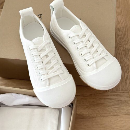 High Quality Luxury Bottega Veneta Couple Sneakers alternate view