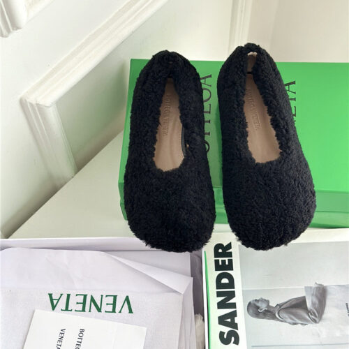 High Quality Luxury Bottega Veneta New Fur Shoes alternate view
