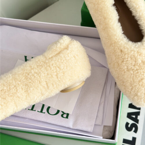 High Quality Luxury Bottega Veneta New Fur Shoes – Style 75526 product detail