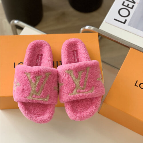 High Quality Luxury Louis Vuitton New Sheepskin Wool Slippers – Style 95107 product detail