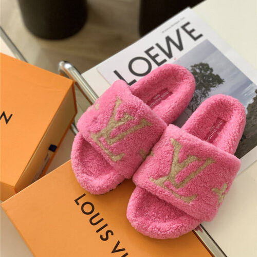 High Quality Luxury Louis Vuitton New Sheepskin Wool Slippers – Style 95107 alternate view