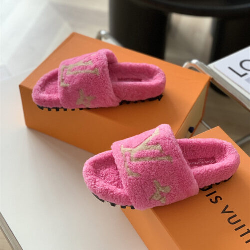 High Quality Luxury Louis Vuitton New Sheepskin Wool Slippers – Style 95107 product detail
