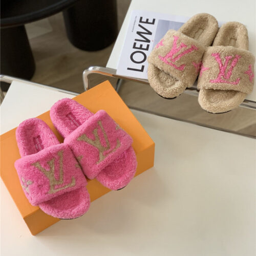 High Quality Luxury Louis Vuitton New Sheepskin Wool Slippers – Style 95107 product detail