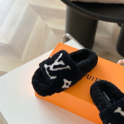 High Quality Luxury Louis Vuitton New Sheepskin Wool Slippers – Style 60643 product detail