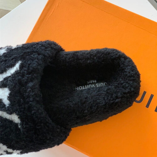 High Quality Luxury Louis Vuitton New Sheepskin Wool Slippers – Style 60643 product detail