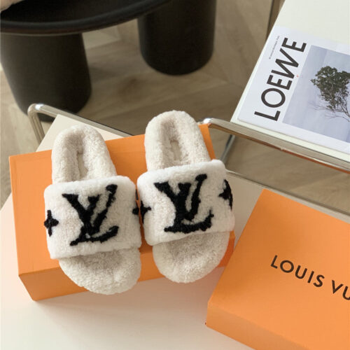 High Quality Luxury Louis Vuitton New Sheepskin Wool Slippers – Style 26179 product detail