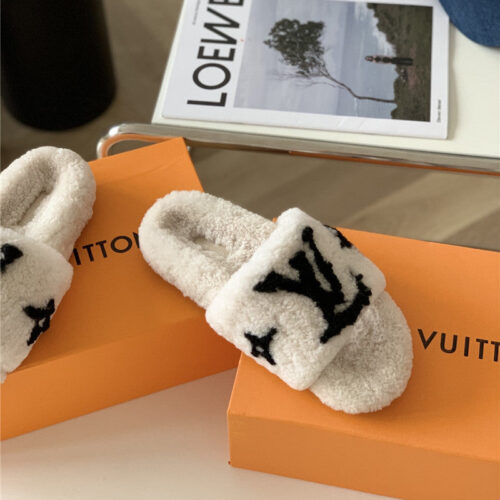 High Quality Luxury Louis Vuitton New Sheepskin Wool Slippers – Style 26179 product detail