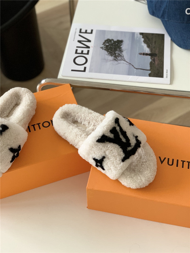 High Quality Luxury Louis Vuitton New Sheepskin Wool Slippers – Style 26179 product detail