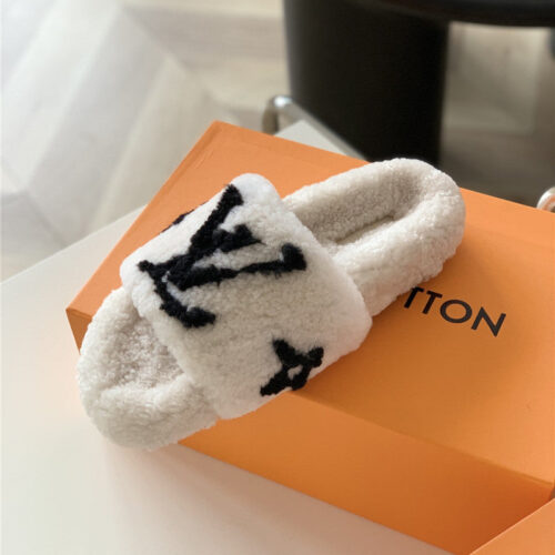 High Quality Luxury Louis Vuitton New Sheepskin Wool Slippers – Style 26179 product detail