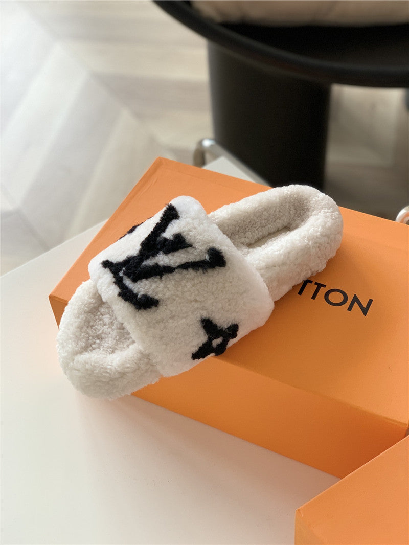 High Quality Luxury Louis Vuitton New Sheepskin Wool Slippers – Style 26179 product detail