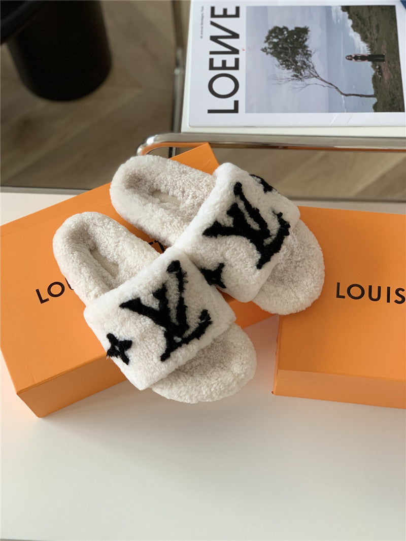 High Quality Luxury Louis Vuitton New Sheepskin Wool Slippers – Style 26179 product detail
