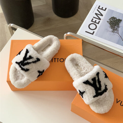 High Quality Luxury Louis Vuitton New Sheepskin Wool Slippers – Style 26179 product detail