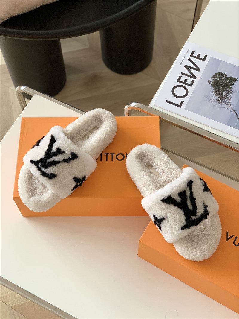 High Quality Luxury Louis Vuitton New Sheepskin Wool Slippers – Style 26179 product detail