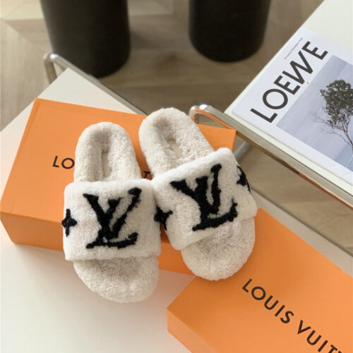 High Quality Luxury Louis Vuitton New Sheepskin Wool Slippers – Style 26179 product detail