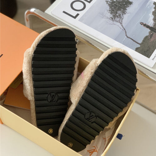 High Quality Luxury Louis Vuitton New Sheepskin Wool Slippers product detail