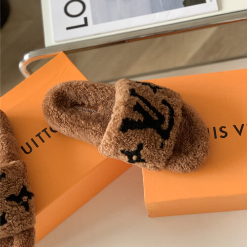 High Quality Luxury Louis Vuitton New Sheepskin Wool Slippers – Style 22787 product detail