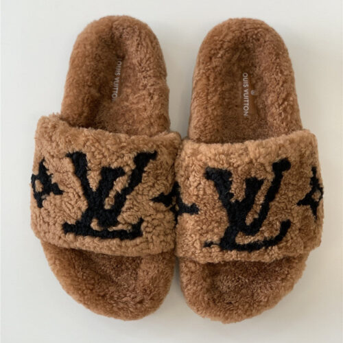 High Quality Luxury Louis Vuitton New Sheepskin Wool Slippers – Style 22787 product detail