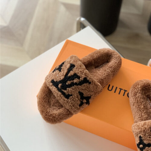 High Quality Luxury Louis Vuitton New Sheepskin Wool Slippers – Style 22787 product detail