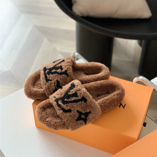 High Quality Luxury Louis Vuitton New Sheepskin Wool Slippers – Style 22787 product detail