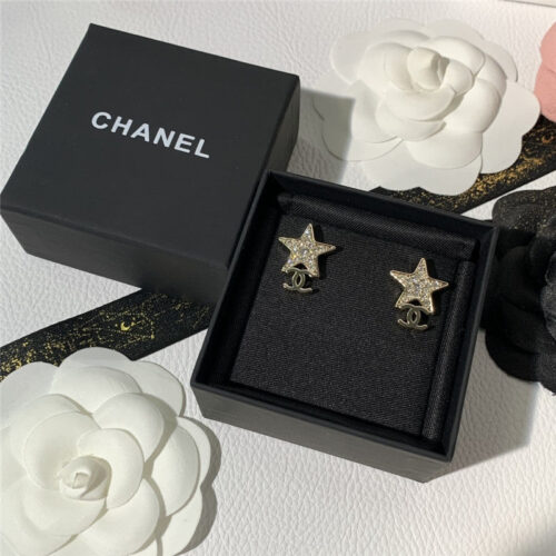 High Quality Luxury Chanel New Double C Earrings On Both Sides product detail