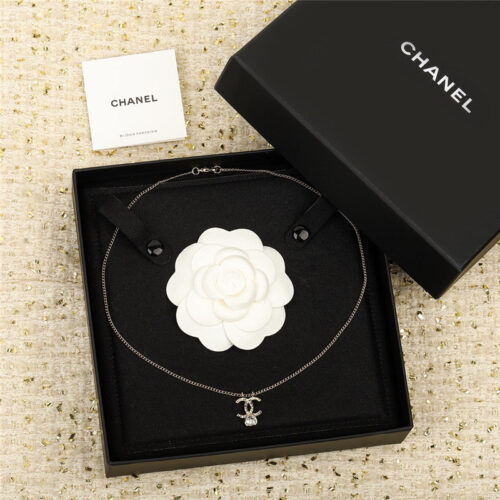 High Quality Luxury Chanel Double C Peach Heart Necklace
