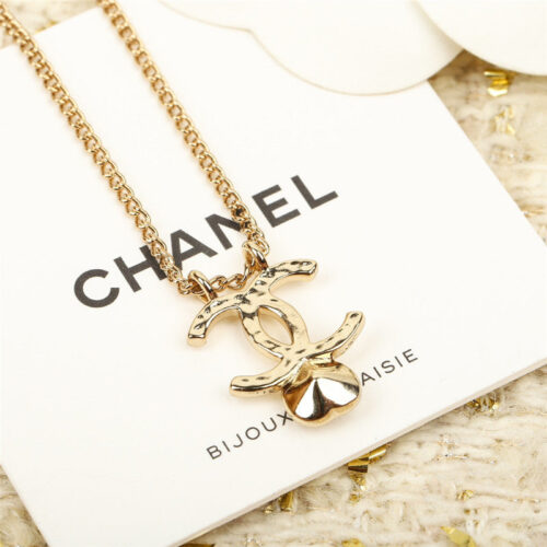 High Quality Luxury Chanel Double C Peach Heart Necklace product detail